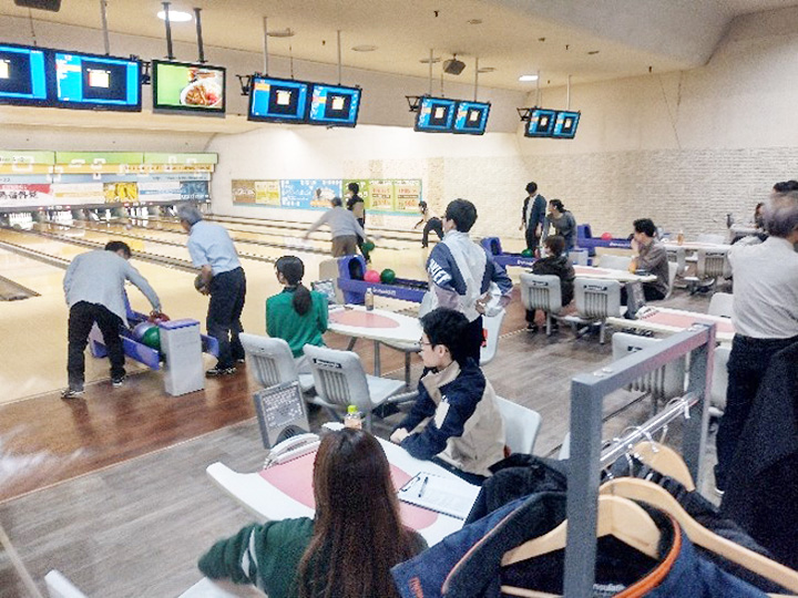ボウリング大会を開催しました！